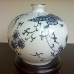 butterfly-with-branched-scrolls-vase